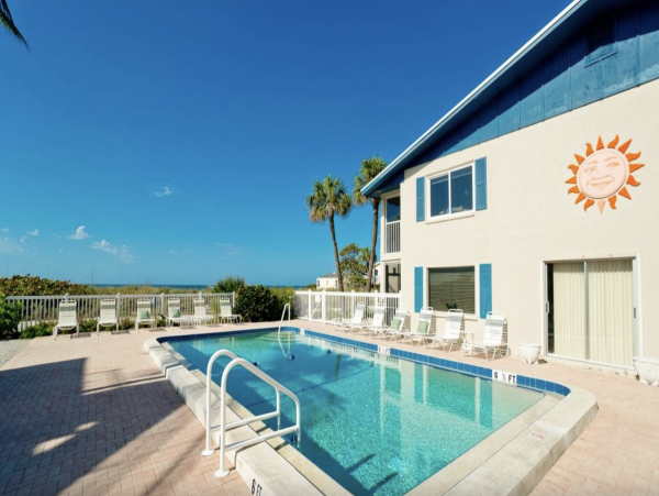 Holmes Beach 2 Bedroom Beach Front Vacation Rental Sleeps 4